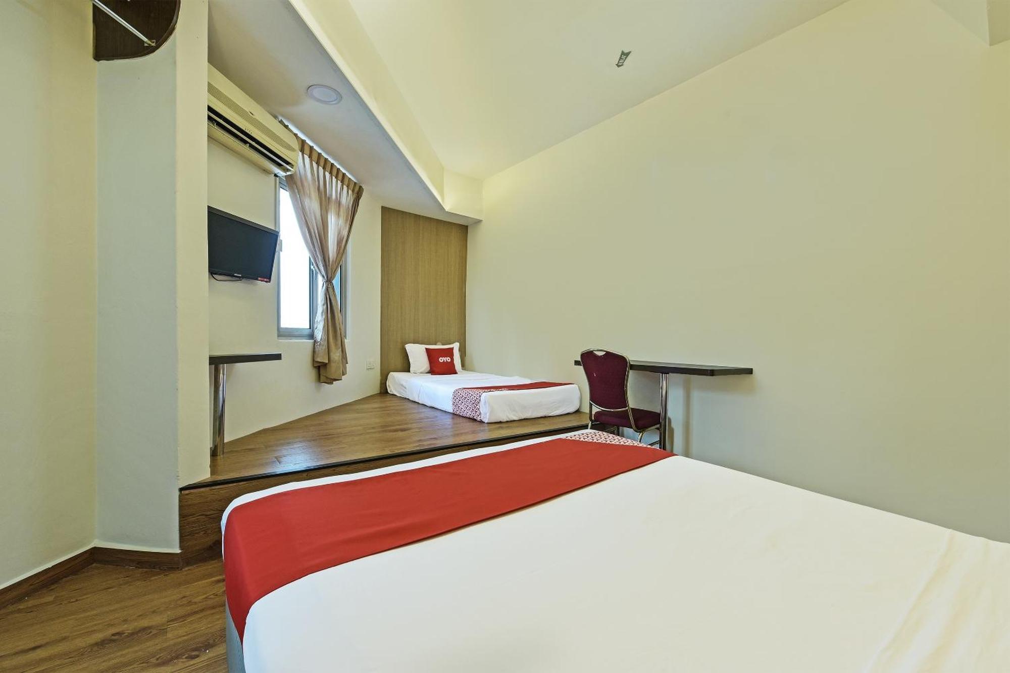 OYO 44036 Hotel De Perdana Hill Batu Pahat Bagian luar foto