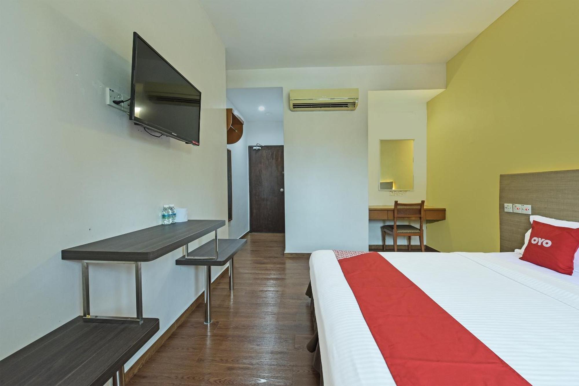 OYO 44036 Hotel De Perdana Hill Batu Pahat Bagian luar foto